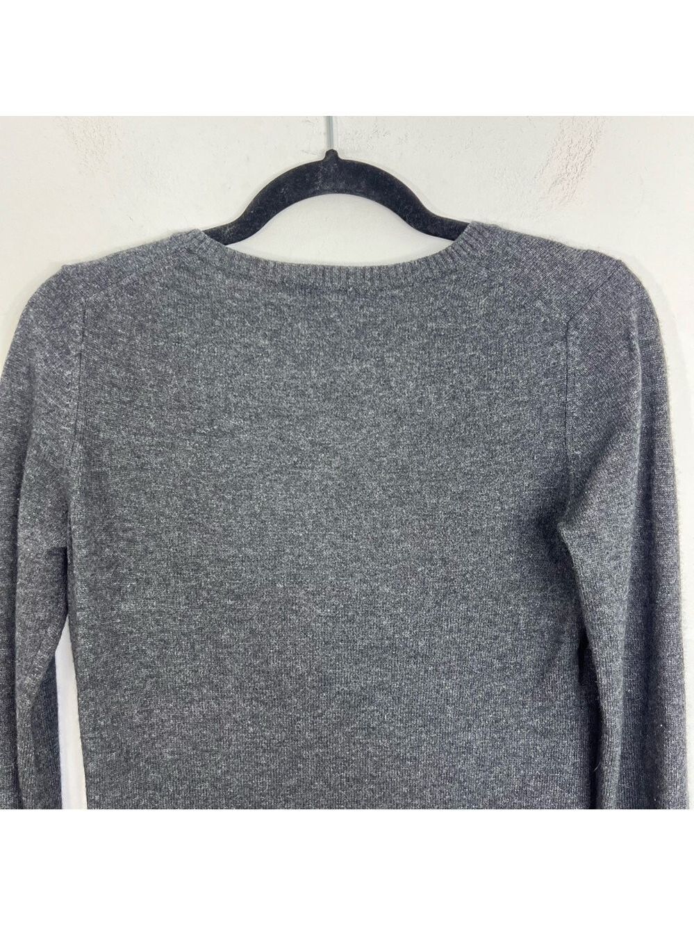 Uniqlo Premium Merino cashmere charcoal grey fitted v neck old money sweater M - Picture 9 of 13
